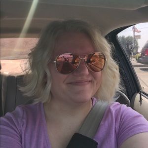 Meet your Posher, Brittney